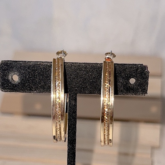 Multi-Band Textured Hoop Earrings Elegant Classic Timeless Gold Tone Hoops - Picture 12 of 14